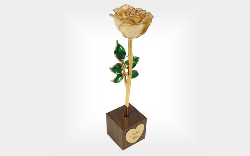 8in 24k Gold Trimmed Rose in Engraved Heart Stand