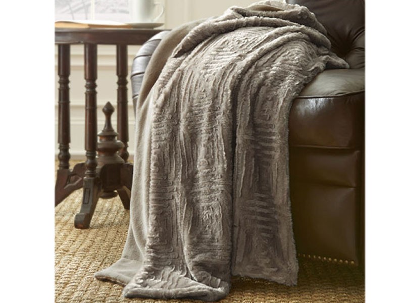 Amrapur Overseas Luxury Faux Fur Throw