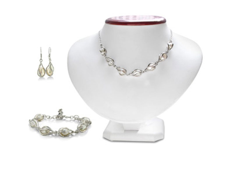 Unusual Freshwater Pearl Set Necklace Bracelet and Earrings