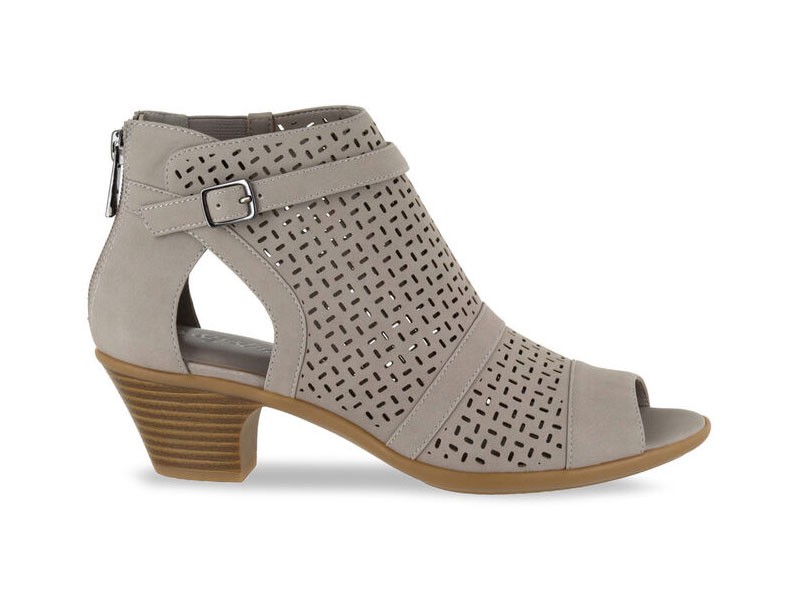 Women's Easy Street Carrigan Booties