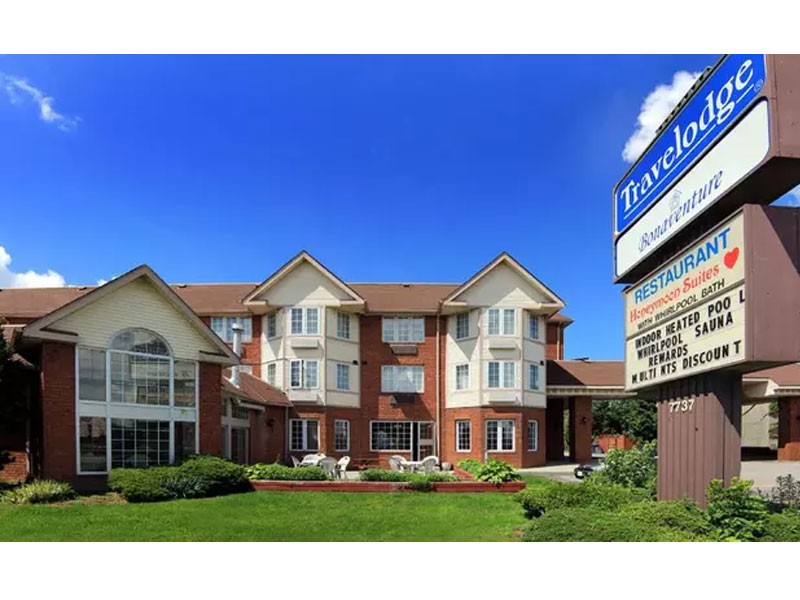 Travelodge by Wyndham Niagara Falls Bonaventure Niagara Falls ON