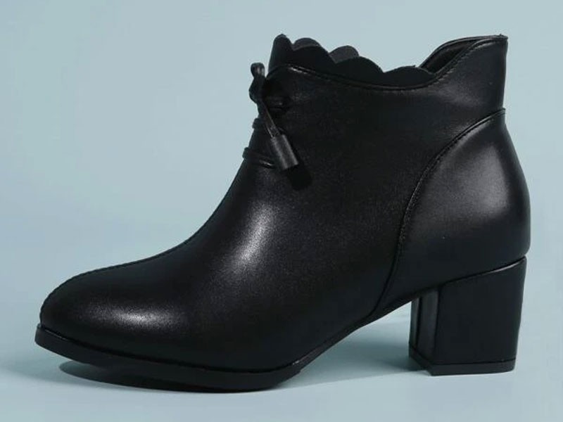 Women's Scallop Decor Ankle Boots