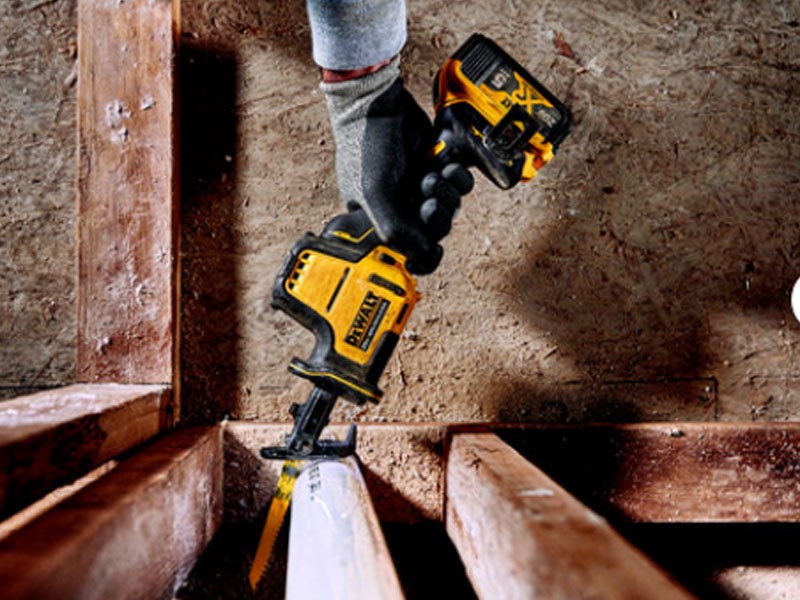 Dewalt Atomic Max Lithium-Ion One-Handed Cordless Reciprocating Saw