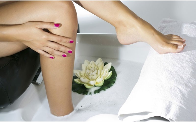 One No-Chip Manicure and Deluxe Signature Seaweed Pedicure with Foot Mask
