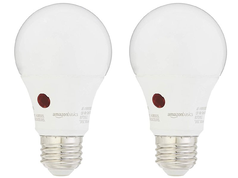 AmazonBasics 60 Watt Equivalent LED Light Dusk to Dawn Sensor