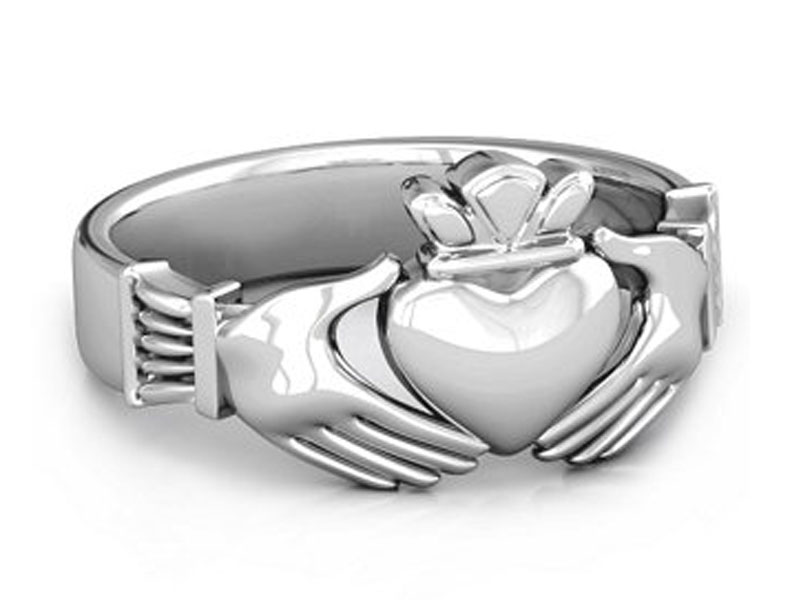 Jewlr Men's Classic Celtic Claddagh Ring