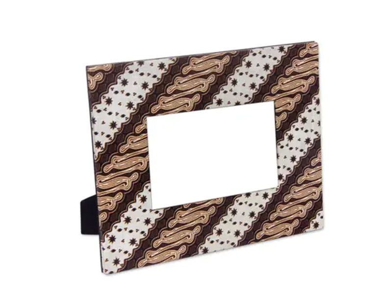 Brown White Handcrafted Cotton Batik Photo Frame Parang Curigo