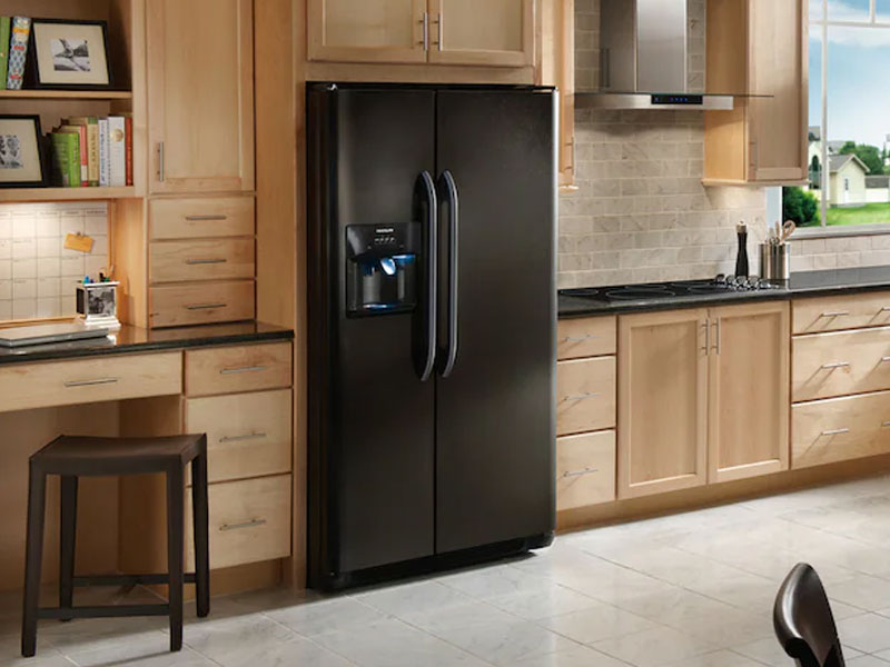 Frigidaire 25.5-cu ft Side-by-Side Refrigerator with Ice Maker Black