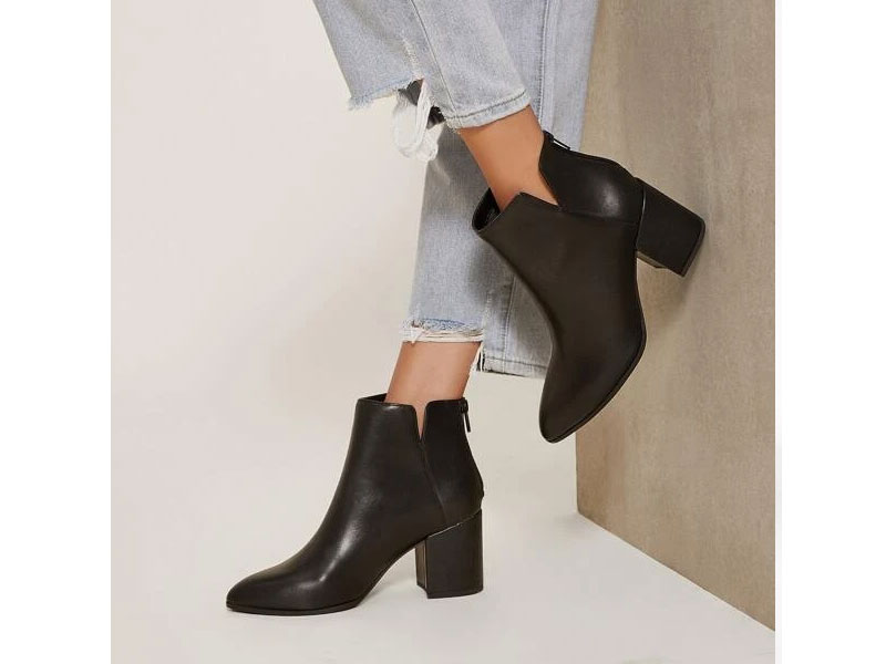 Women's Faux Leather Zip-Up Block Heel Booties