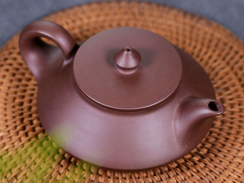 Qu Hu Yixing Zisha Teapot