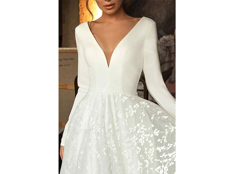 Women's Elegant Lace Bridal A-line V-Neck Long Sleeves Wedding Dresses