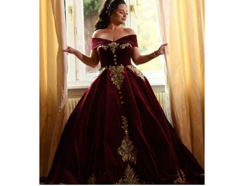 Women's Charming Off The Shoulder Ball Gown Prom Dresses With Gold Applique