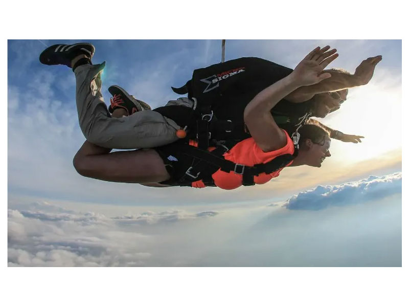 Skydiving Chicago Weekend Special 14,000ft Jump