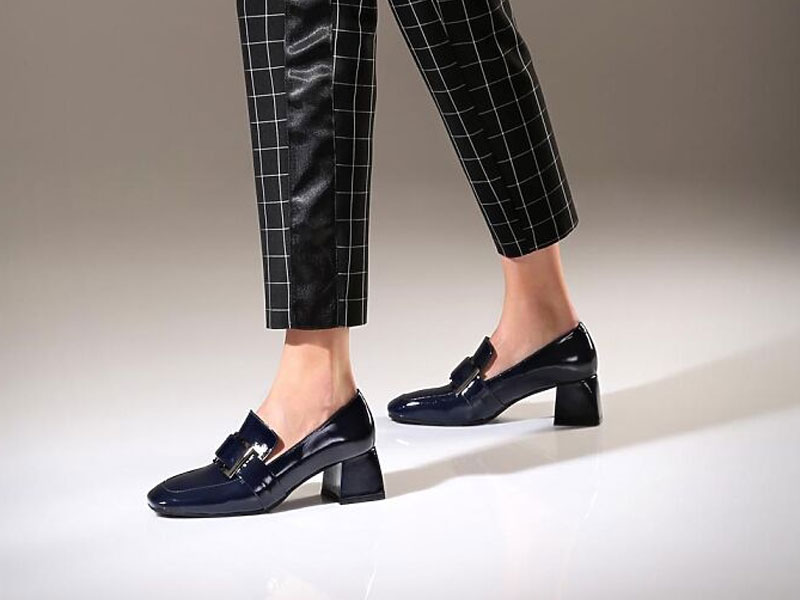 Women's Girotti Buckle Shoes Mattea Wrinkled Patent Leather Blue Navy