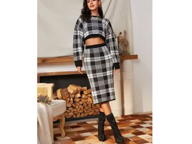 Women's Plaid Drop Shoulder Cropped Sweater