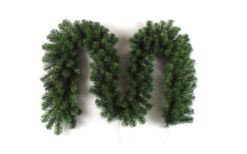 LEDgen (Price/each)LEDgen WL-GARPN-09 9' Green Pvc Pine Garland, 200 Tips