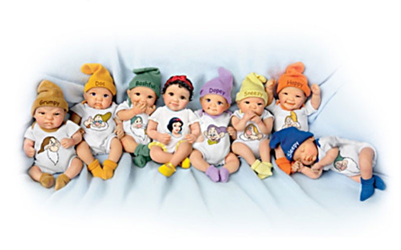 Disney Snow White And The Seven Dwarfs Mini Doll Collection