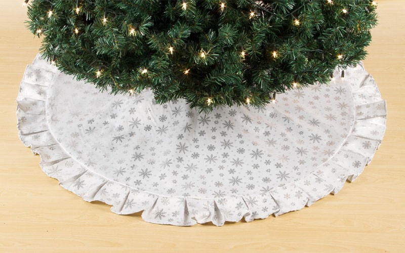 Jaclyn Smith Midnight Clear 52in Tree skirt