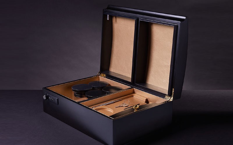 The Apothecarry Case Black