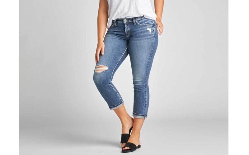 Silver Jeans Elyse Mid Rise Capri Jeans in Medium Wash