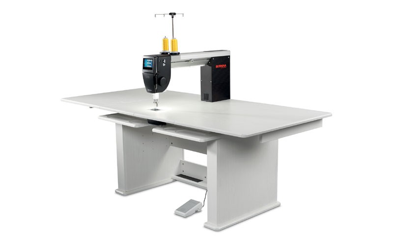 Bernina Q 20 Longarm Quilting Machine with Table