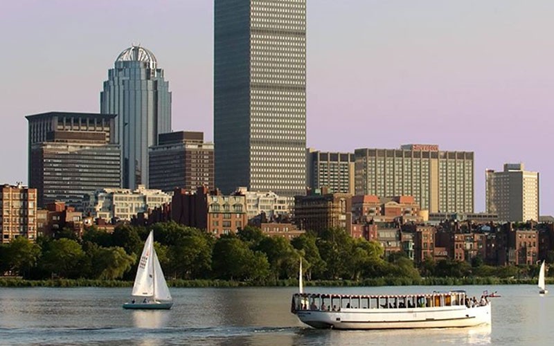 Charles River Sightseeing Tour for One Person