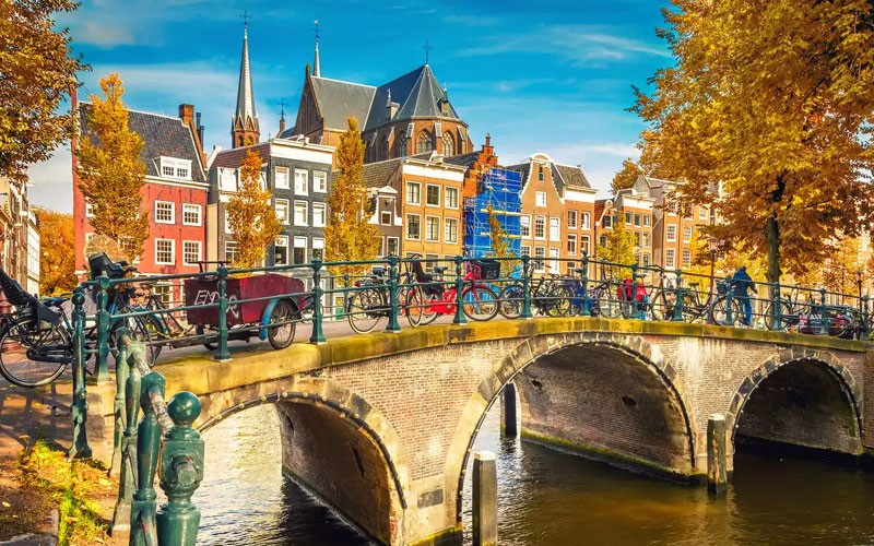 6 Nights London & Amsterdam by Rail Guided Vacation Tours